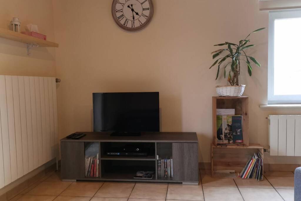 Lo'Ree Des Pres Apartment Grandrieu Luaran gambar